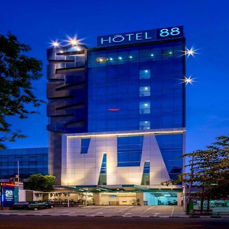 Hotel 88 Grogol By Wh Jakarta Exterior photo